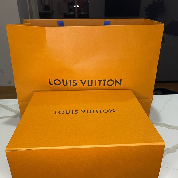 Louis Vuitton - BRAND NEW OnTheGo MM Tote - Picture 6 of 6